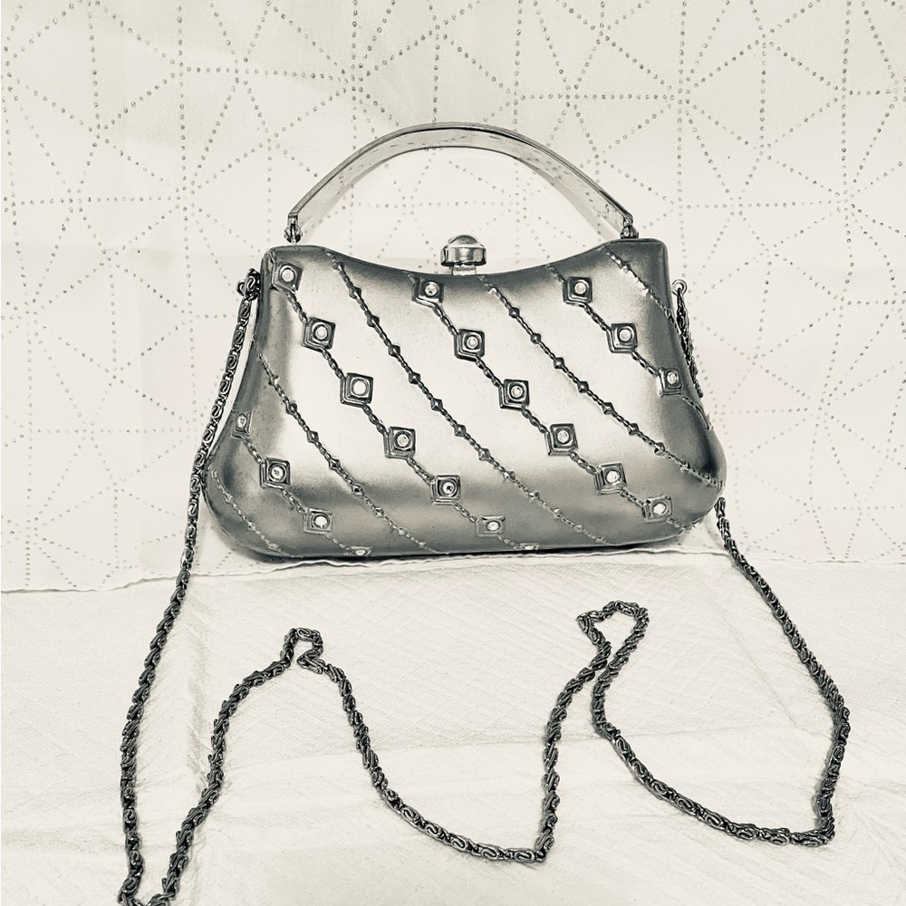 Silver metal(stainless steel?) smalll purse,hard, rhinestones, bling, nite life
